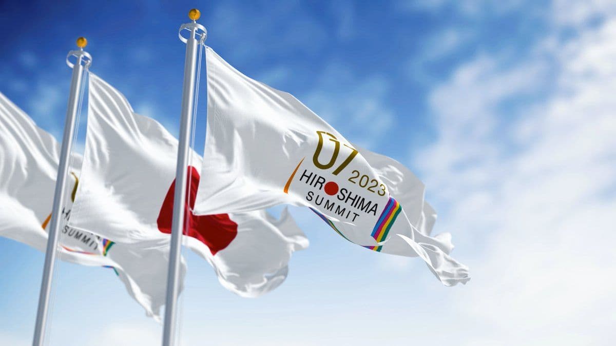 Rising Calls for Regulation: Tech CEOs and governments aim for AI laws.