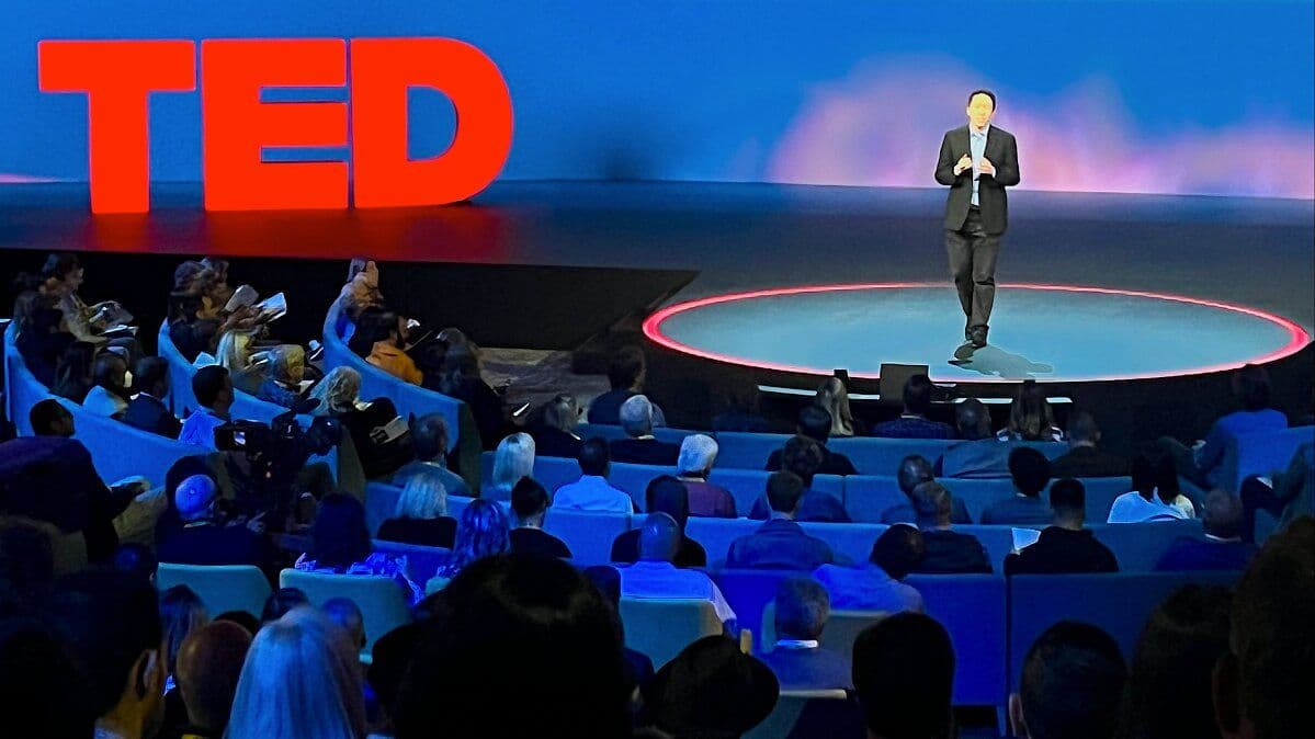 The Batch: Recognizing War Criminals in Ukraine, Salesbots Invade LinkedIn, AI Radiology Cleared for Clinics